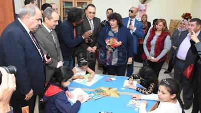 أهالي الشرقية يستقبلون وزيرة الثقافة بـ«التنورة والمزمار» (فيديو وصور)