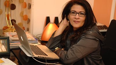 «لماذا نحب».. احتفالا بيوم المترجم لـ«فاطمة ناعوت»