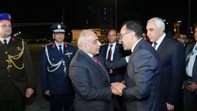 مدبولي يودع رئيس الوزراء العراقي بمطار القاهرة