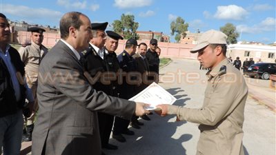 بالصور.. مدير أمن مطروح يتفقد قوات تأمين أعياد «الميلاد»