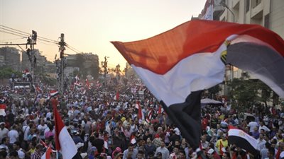 مسيرة داخلية بين صفوف متظاهري الاتحادية