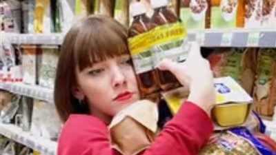 أغرب 9 أشياء تفعلها خلال التسوق (فيديو)