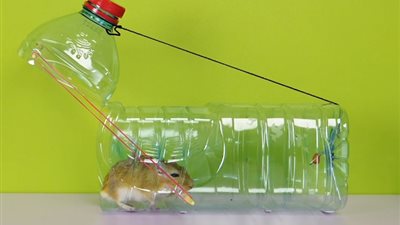 4 طرق لاستغلال البلاستيك من بينها تصنيع حقيبة سفر (فيديو )