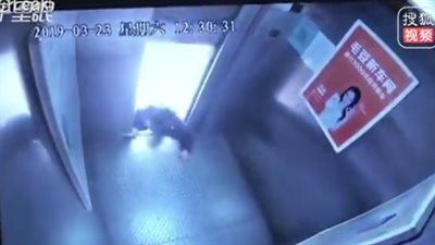 تعرض رجل لخطر مميت بسبب تعطل مصعد (فيديو)