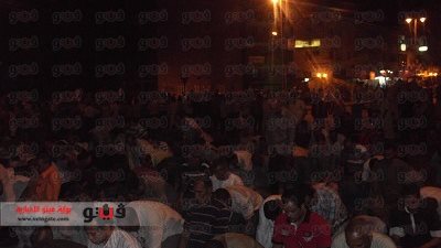 بالصور.. جموع المصلين تؤدي صلاة العشاء بقنا بميدان المحطة