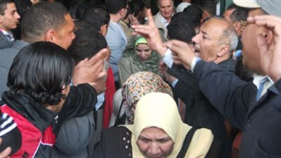 تجمهر موظفي مراكز المعلومات أمام التنمية المحلية للمطالبة بالحد الأدنى