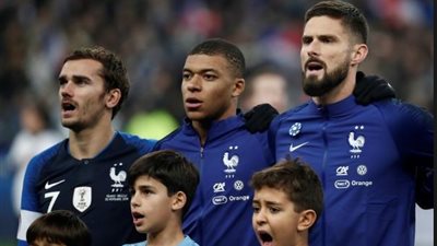 أبطال العالم بزي كلاسيكي أمام أيسلندا احتفالا بمئوية الاتحاد الفرنسي