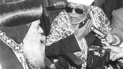 تفاصيل جلسة بين «الشعراوي» و«شنودة»..الشيخ الشعراوى تخلى عن مهاجمة الأقباط بعد مواقف البابا الإنسانية.. البعض قال عنه «لقاء السحاب»! ووفد كنسى أذاب جليد العلاقة بين الراح