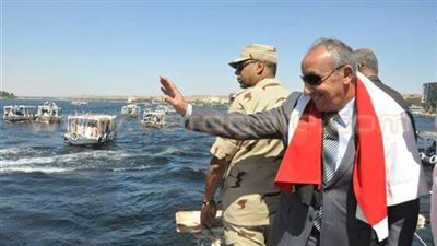 «بلاها مصطفى يسري» في مواجهة «رجال صدقوا ما عاهدوا الله عليه» تنشط قبل حركة المحافظين.. الأولى تطالب بتغيير محافظ أسوان..عدد أعضائها تجاوز الـ 5218.. والثانية تبرز إنجازاته ومؤسسها