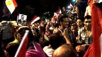 الألعاب النارية تشعل سماء المحلة.. والمتظاهرون لـ 