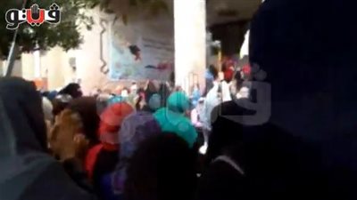 طالبات الإرهابية يطلقن الألعاب النارية بجامعة الأزهر