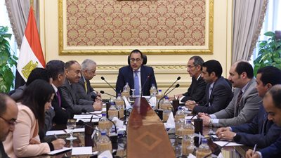 رئيس الوزراء يكلف بحل مشكلة البنية التكنولوجية للمدارس خلال أسبوعين