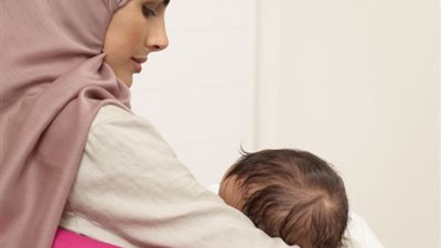 أخصائي أطفال للمرضعات: «صومي رمضان بس بشروط»