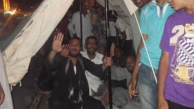 بالفيديو والصور.. متظاهرو قنا يعلنون الاعتصام حتى إسقاط حكم الإخوان