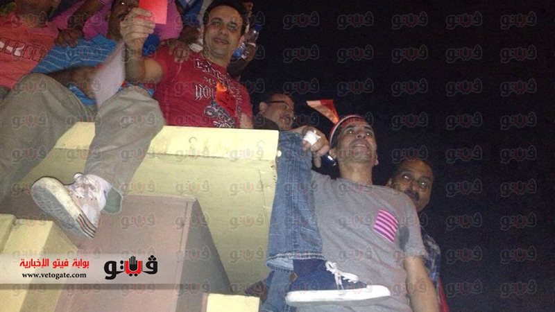 مصطفى قمر يرفع الكارت