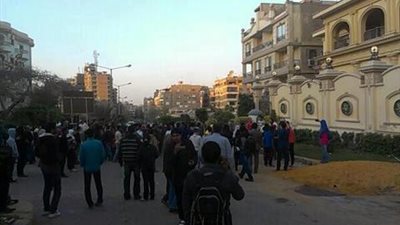 مدرعات الشرطة تنسحب من أمام مكتب الإرشاد