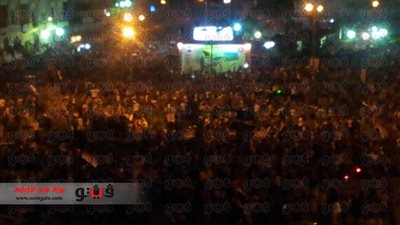 بالفيديو والصور.. انخفاض أعداد المتظاهرين بميدان الشهداء في المنصورة