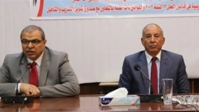 وزير القوى العاملة يسلم 31 عقد عمل لذوى الاحتياجات الخاصة في البحر الأحمر