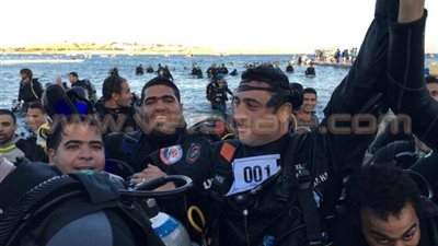 بالصور.. «الرياضة» تشيد بتنظيم أطول سلسلة بشرية للغطس بشرم الشيخ