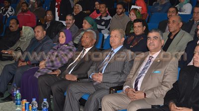 بالصور.. محافظ الإسماعيلية يفتتح ملتقى توظيف خريجى التعليم الفنى