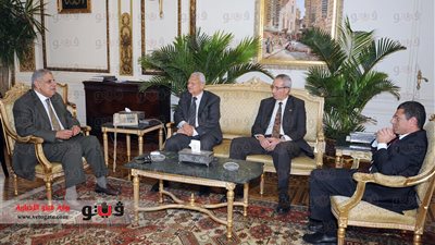 بالصور.. محلب يلتقي 