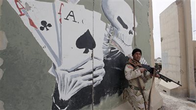 «الرمادي» بوابة تحرير العراق.. قوات الأمن تسيطر على أهم معاقل «داعش».. وتحرير المدينة يعد أول هزيمة استراتيجية للتنظيم.. «الموصل» الطريق الصعب.. تسليح الولايات المتحدة لـ