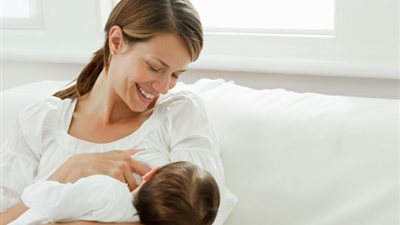 4 علامات تكشف ربط لسان طفلك الرضيع