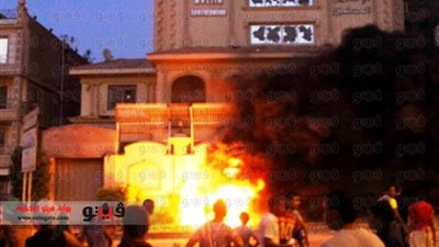 وصول قوة من الشرطة والنيابة لمعاينة حريق مكتب الإرشاد