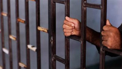 حبس عاطل لإتجاره في الهيروين بالزيتون