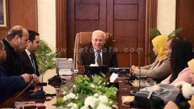 محافظ بورسعيد يستقبل وفدا من أسوان للتعرف على تجربة التحول الرقمى | صور