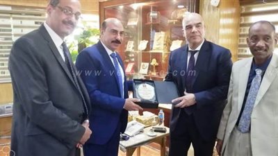 محافظ أسوان: ملف الاستثمار ضمن أولويات العمل التنفيذي