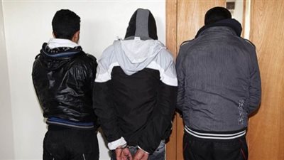 ضبط 3 عاطلين انتحلوا صفة مهندسين للنصب على المواطنين بحي الزيتون