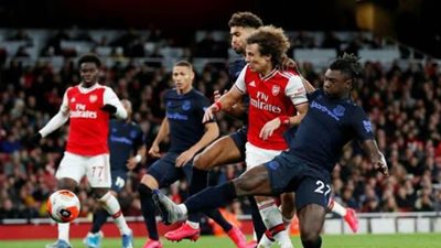 أرسنال وإيفرتون يكرران رقما نادرا في الدوري الإنجليزي