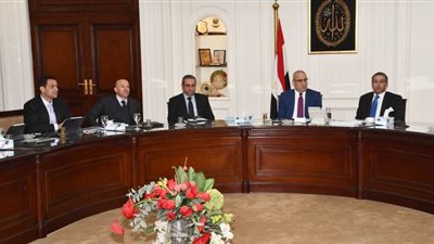 وزير الإسكان يبحث مع تحالف شركات عالمية خطة إدارة منطقة الأعمال المركزية بالعاصمة الإدارية
