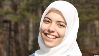 سيناتور ديمقراطي يعين ابنة منسق الإخوان في أمريكا رئيسًا لحملته الانتخابية