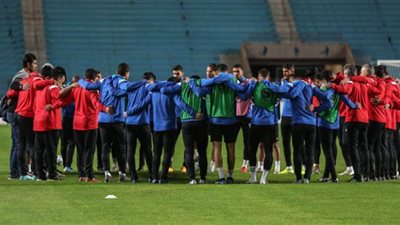 ماذا طلب كبار الأهلي من اللاعبين قبل القمة ؟