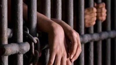تجديد حبس عاطل بتهمة سرقة مشغولات ذهبية وأسلحة نارية في الساحل والأزبكية