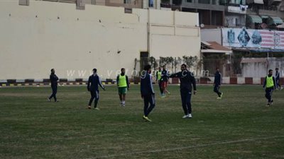 القباني يعنف لاعبي بلدية المحلة قبل مباراة بيلا | صور