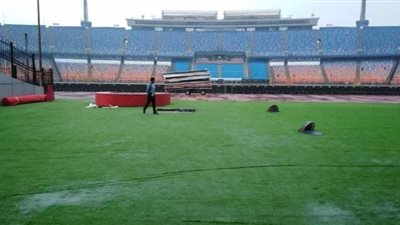 الأمطار تغرق استاد القاهرة قبل مباراة القمة | فيديو