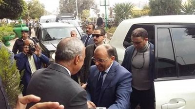 وزير التنمية المحلية: 