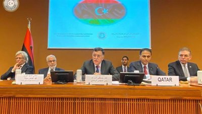 تحسبه زعيم.. السراج يهاجم الجامعة العربية وينتقد حفتر ويشوه زمن القذافى