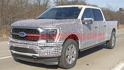 شبك أسود ومصابيح أمامية لامعة مع شريط كروم أحدث إضافات فورد F-150