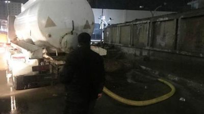 سيارات الكسح تواصل شفط مياه الأمطار من شوارع الشرقية | صور