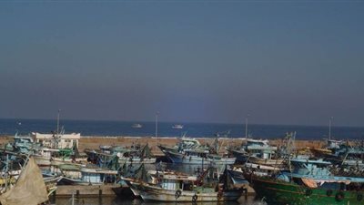 بسبب سوء الأحوال الجوية.. توقف حركة الملاحة بميناء البرلس