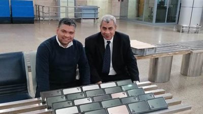 إحباط محاولة تهريب هواتف محمولة بـ 500 ألف جنيه بمطار القاهرة