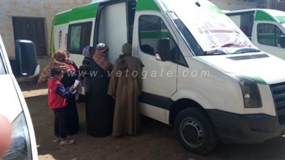 الكشف على ١١١٥ حالة بقافلة قرية الخضيرات الطبية في نجع حمادي | صور