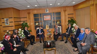 رئيس جامعة المنصورة يستقبل السفير الفرنسي