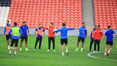 الأهلي يتوجه لجنوب أفريقيا استعدادا لصنداونز.. الأحد