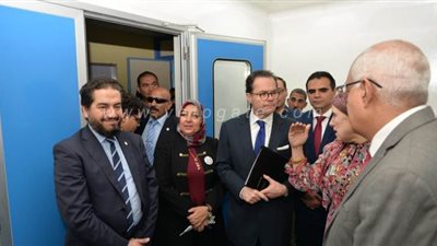 السفيرالفرنسي يتفقد بعض الوحدات في جامعة المنصورة