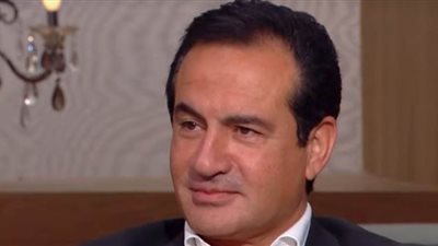 محمد ثروت يكشف حقيقة قرابته للرئيس الراحل مبارك| فيديو